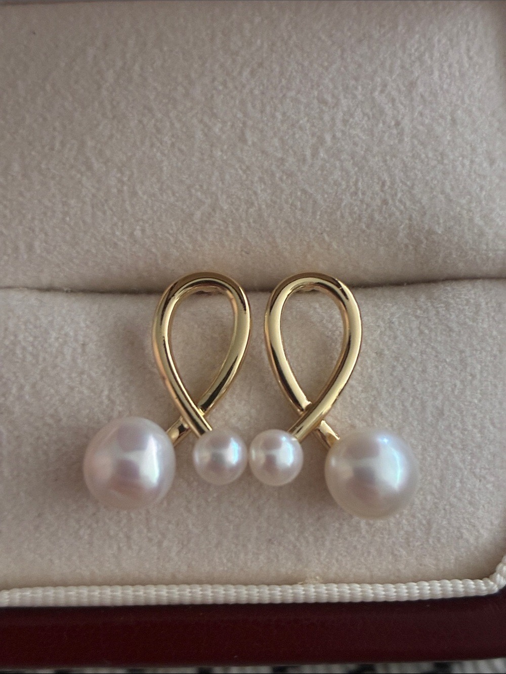 Elegant Gold and Pearl Earrings